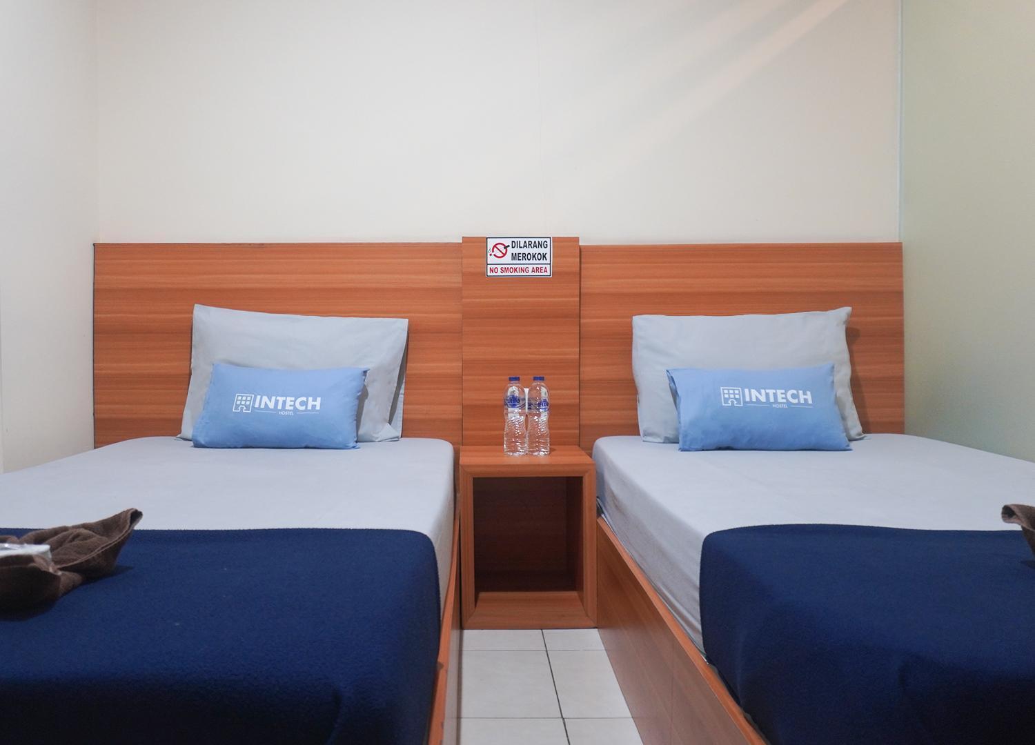 Intech Hostel Бандунг Екстериор снимка